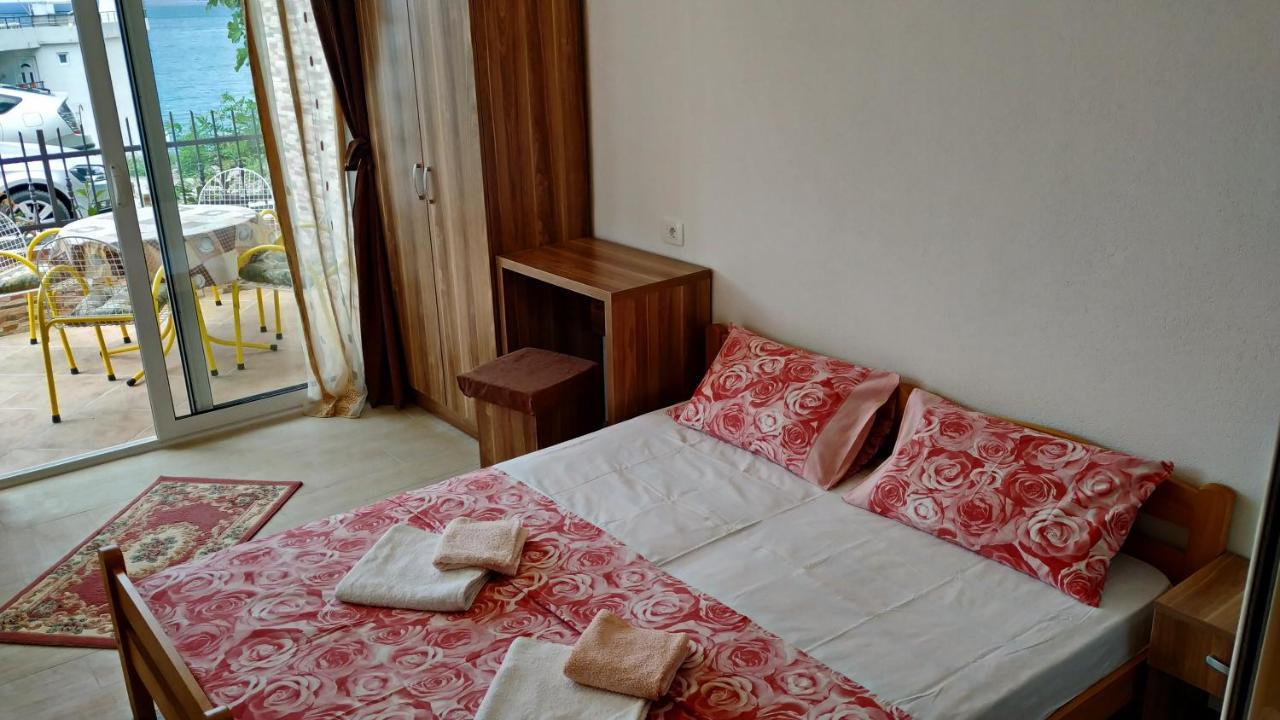 Apartments Abramovic 2 Сутоморе Екстериор снимка